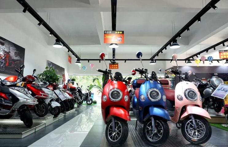 电车换电瓶_更换电动车电瓶_电动换电瓶要注意什么